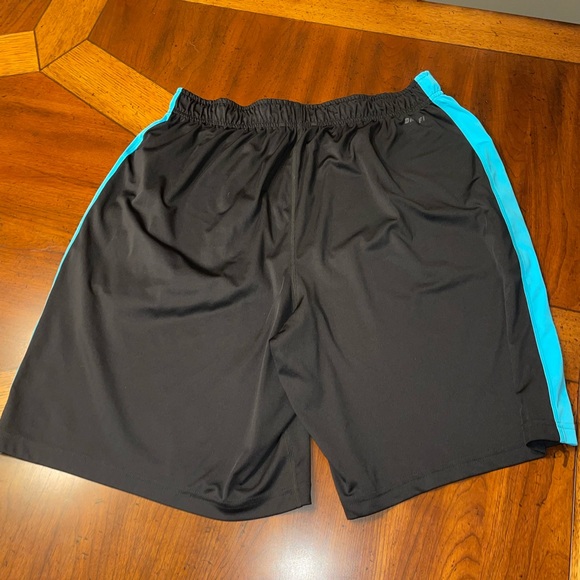 Nike Dry Fit two tone shorts - Picture 3 of 6